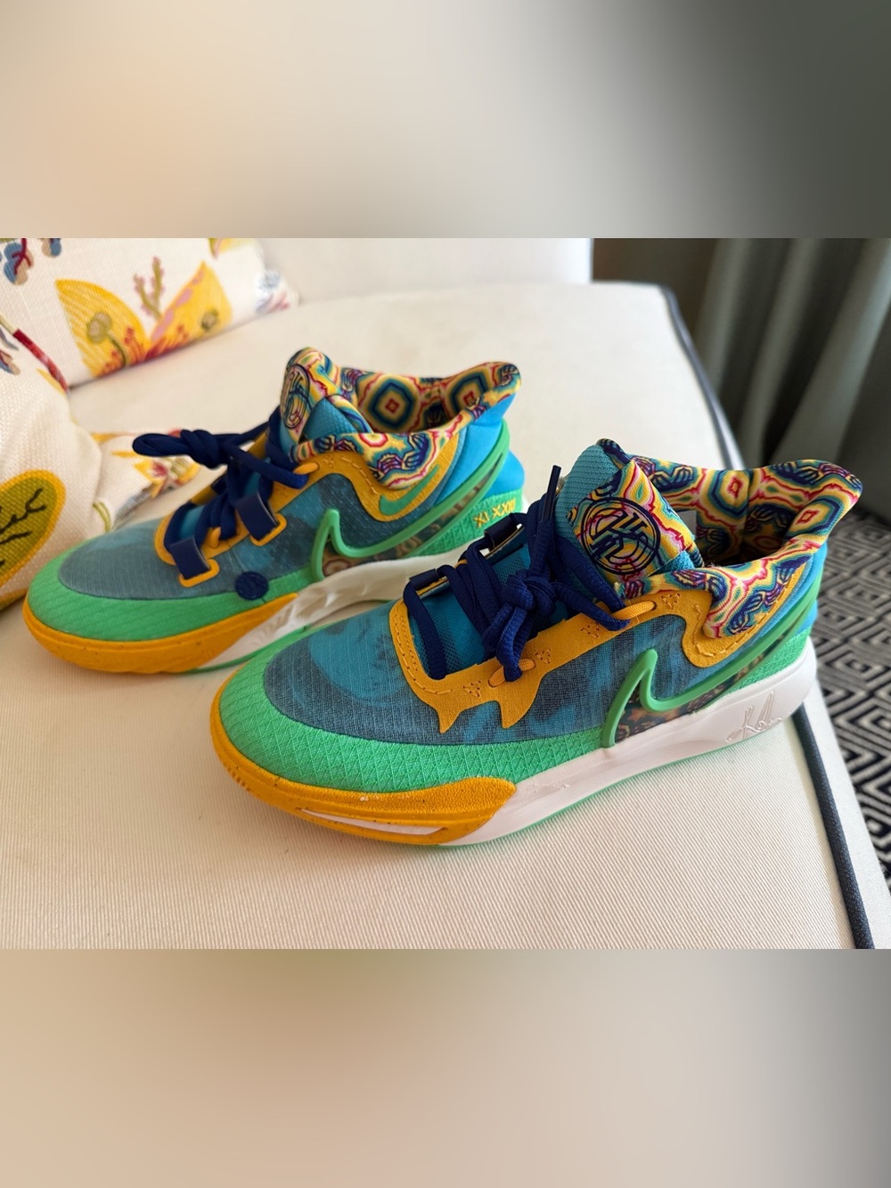 NEW - Nike Kyrie 8 SE TD 'Baltic Blue Multi-Color'. Size 4Y